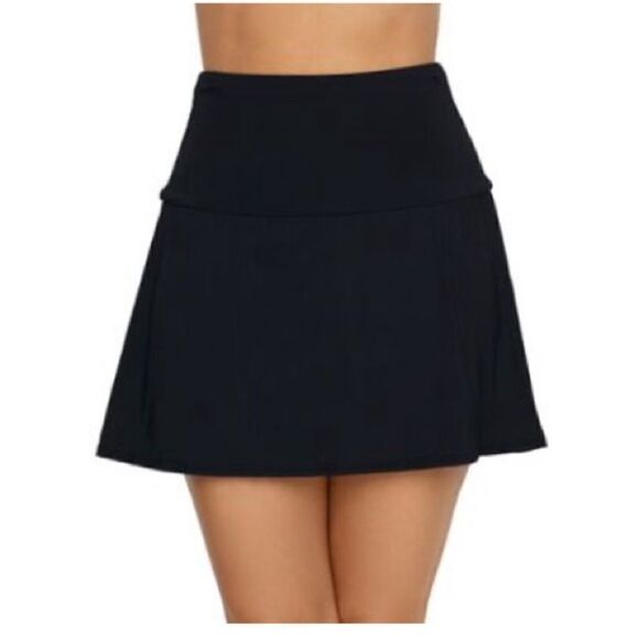 Coco Reef Ultra Soar Swim Skort Misses
High waist Castle Black swimwear,… - Picture 10 of 11